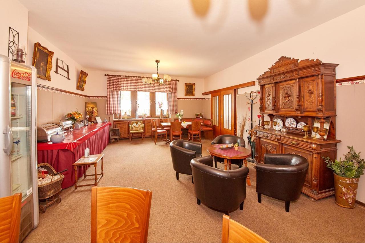 Hotel Zum Dicken Baum Mayen Esterno foto
